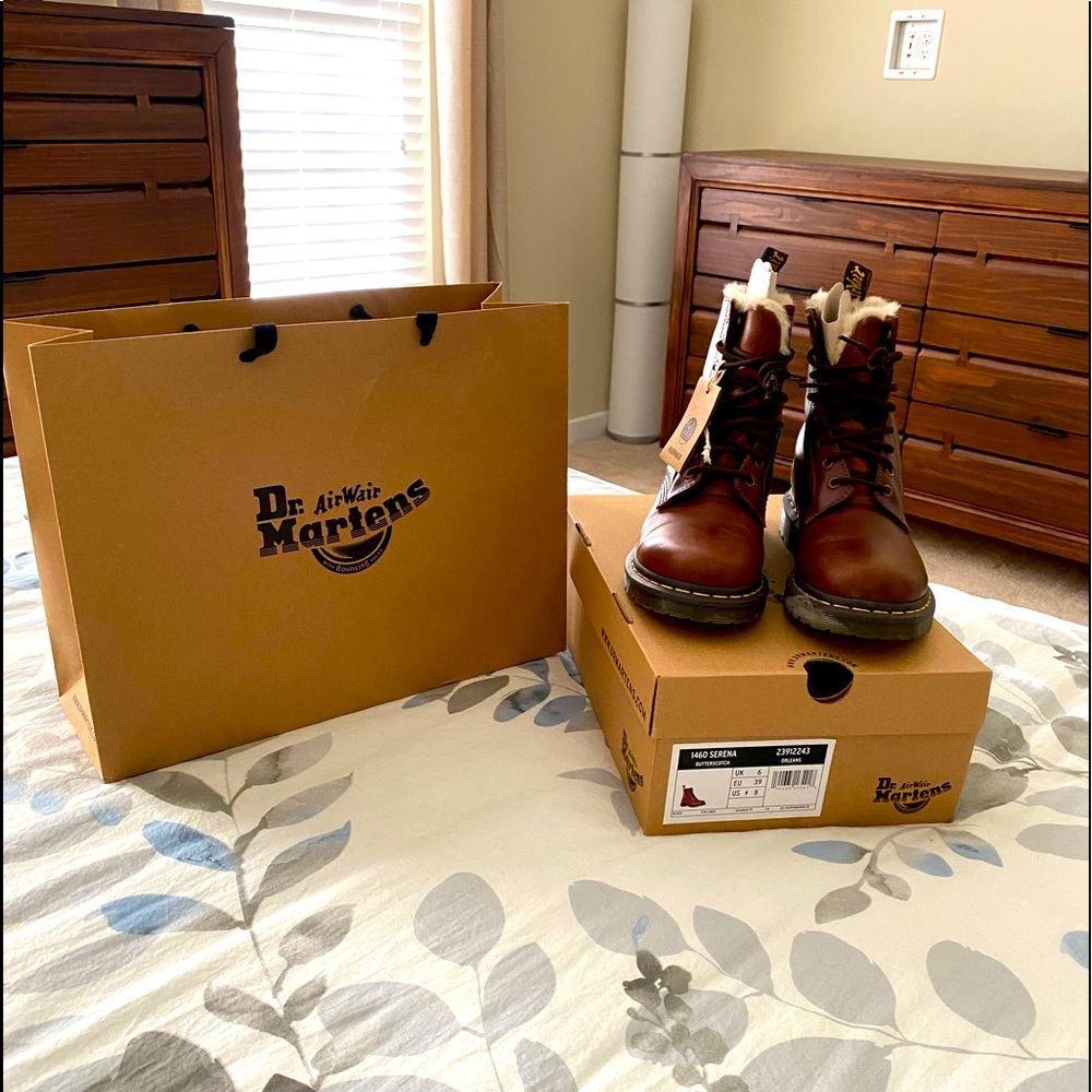 Doc Marten 1460 Serena in butterscotch.  Faux fur lining.  Worn once! SZ8.